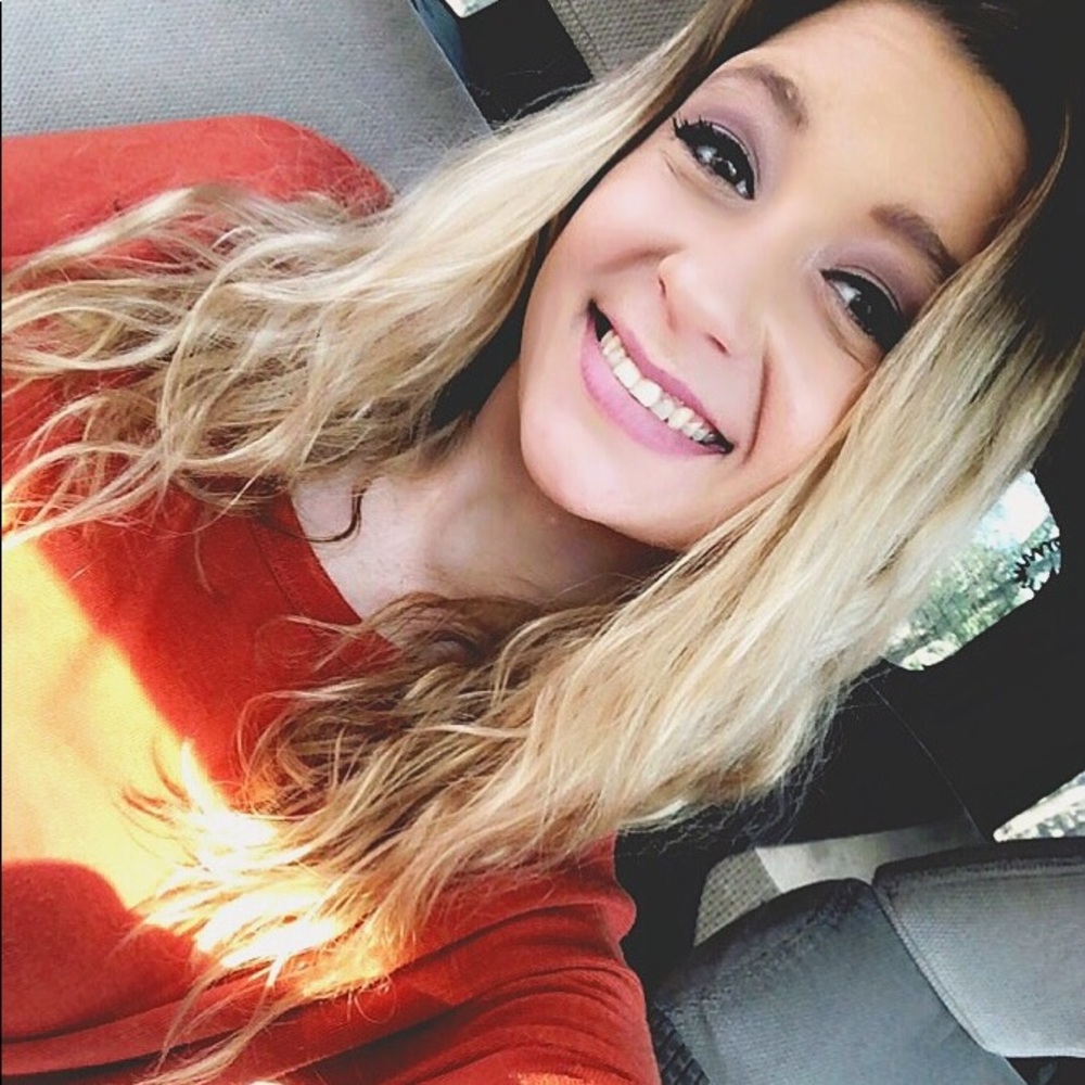 Meet your Posher, Alexus